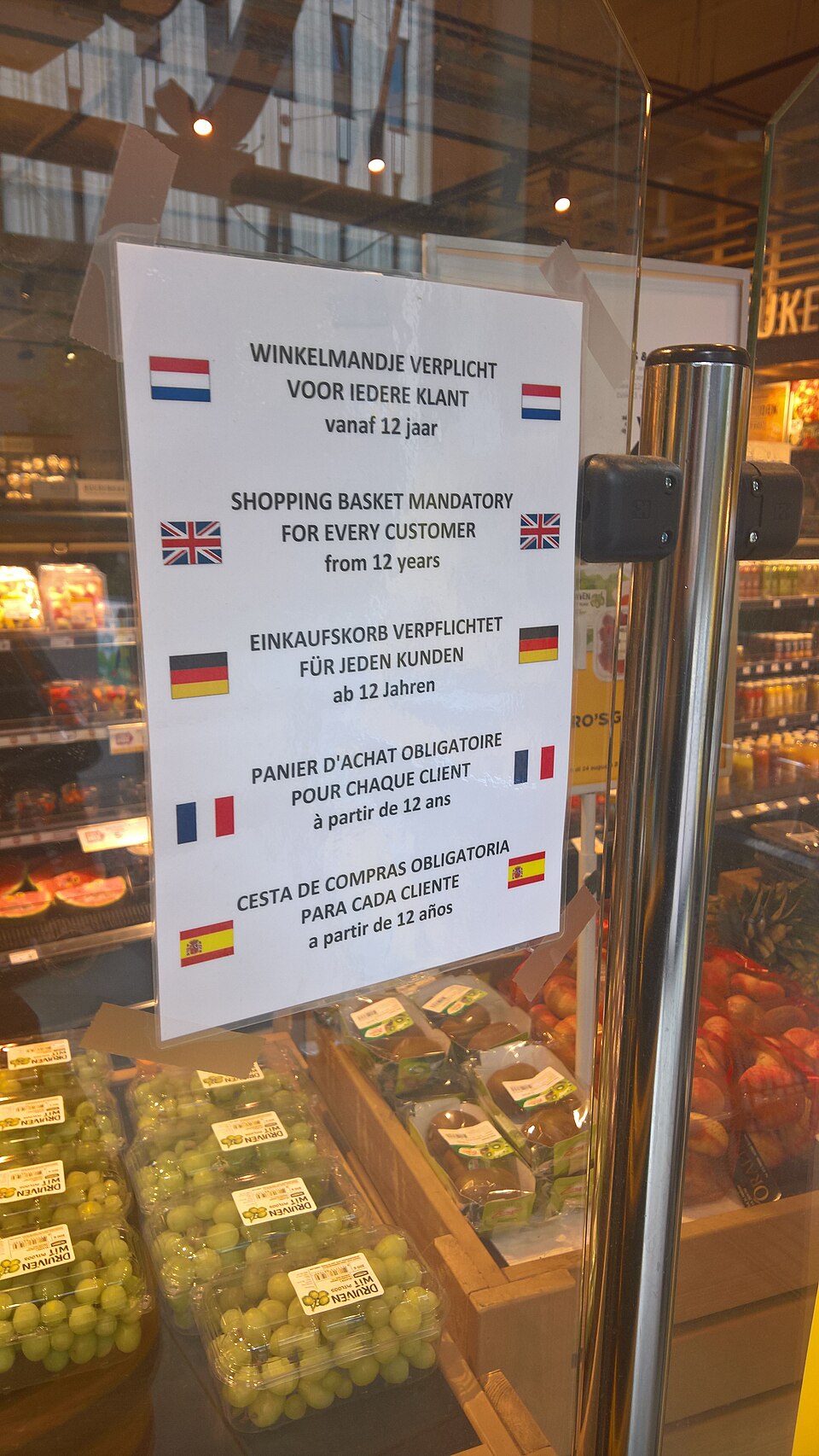 Shopping basket mandarory for those older than 12 years of age in 5 languages at the Jumbo City, Winschoten (2021) 01
