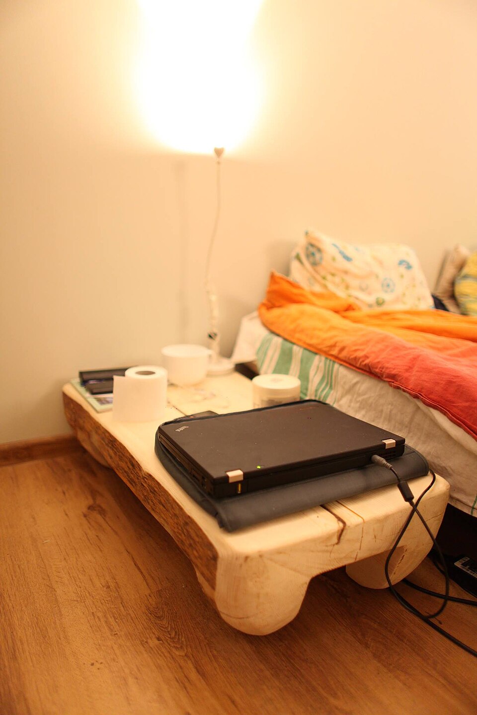 Log furniture bedside table 3