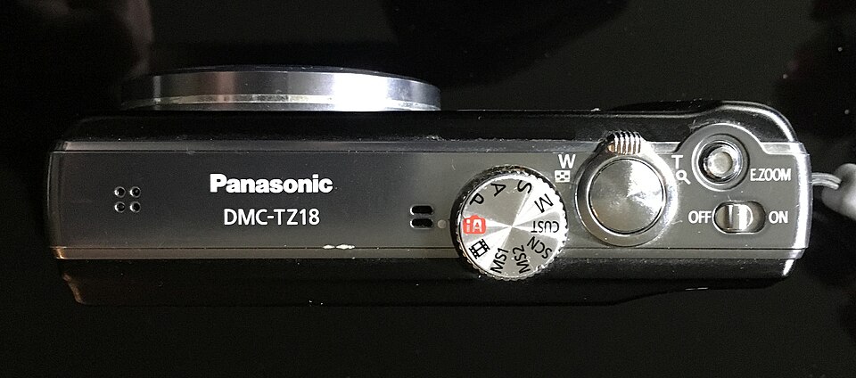 Panasonic Lumix DMC-TZ18 digital camera (2010), knob section seen from above