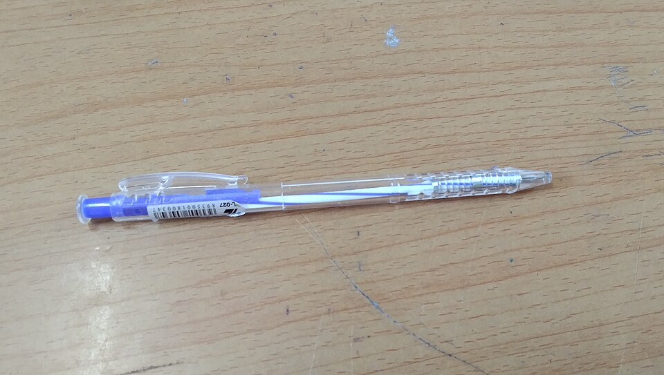 A ballpoint pen in Vietnam (cropped)