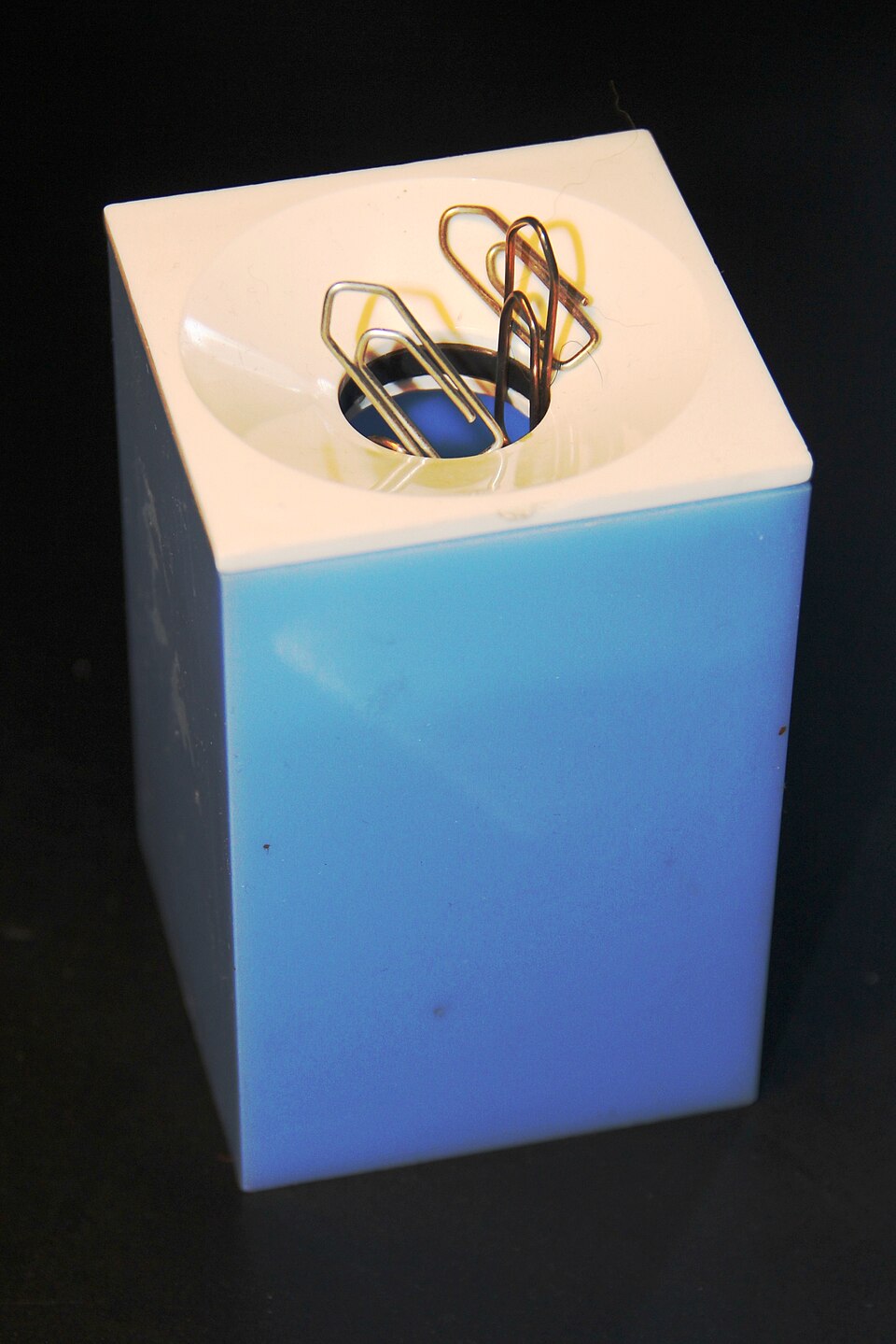 Paper clip holder - Paperiliitinteline