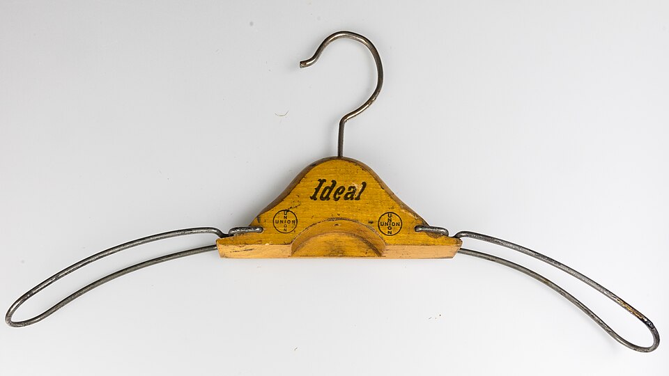 Foldable clothes hanger-7211