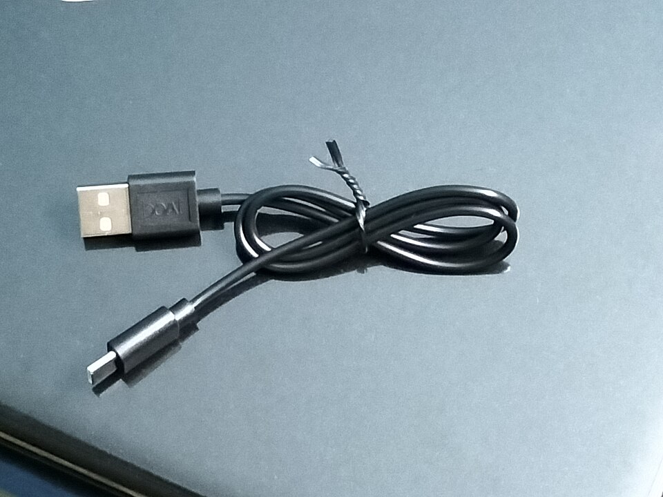 USB cable with twisttie