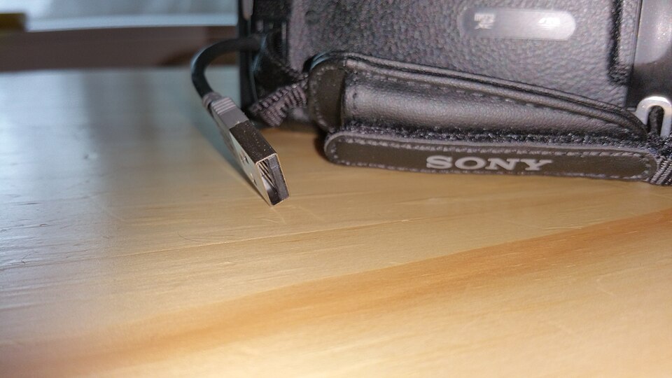 Sony HDR-PJ620 USB Cable Connector (23636230004)