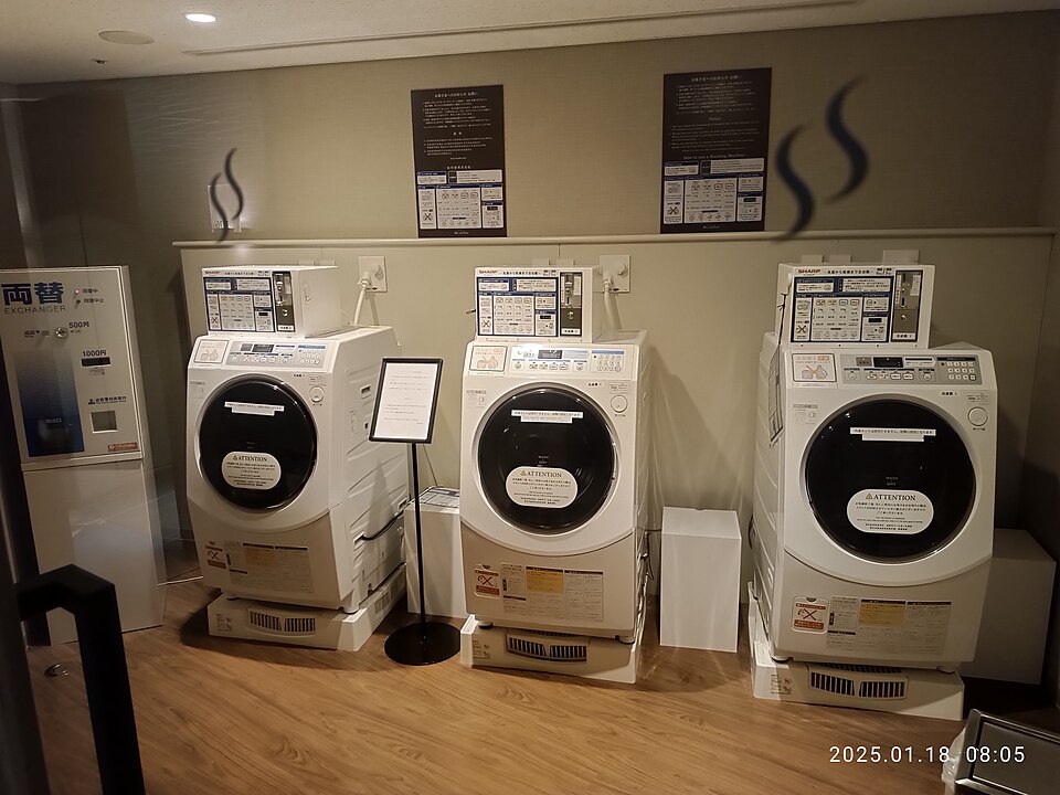 JP 日本 Japan 沖繩 OKINAWA 那霸 Naha 九州酒店 Kyushu Hotel Blossom Naha 自助洗衣房 Self service DIY laundry washing machines January 2025 R12S 01