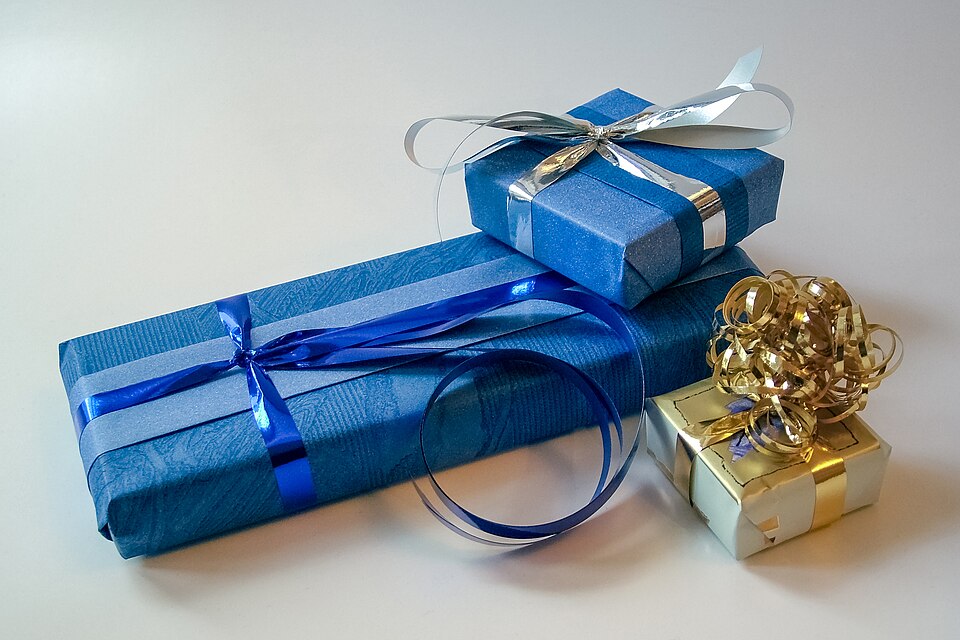 Gift wrapping in a jewellery shop 1