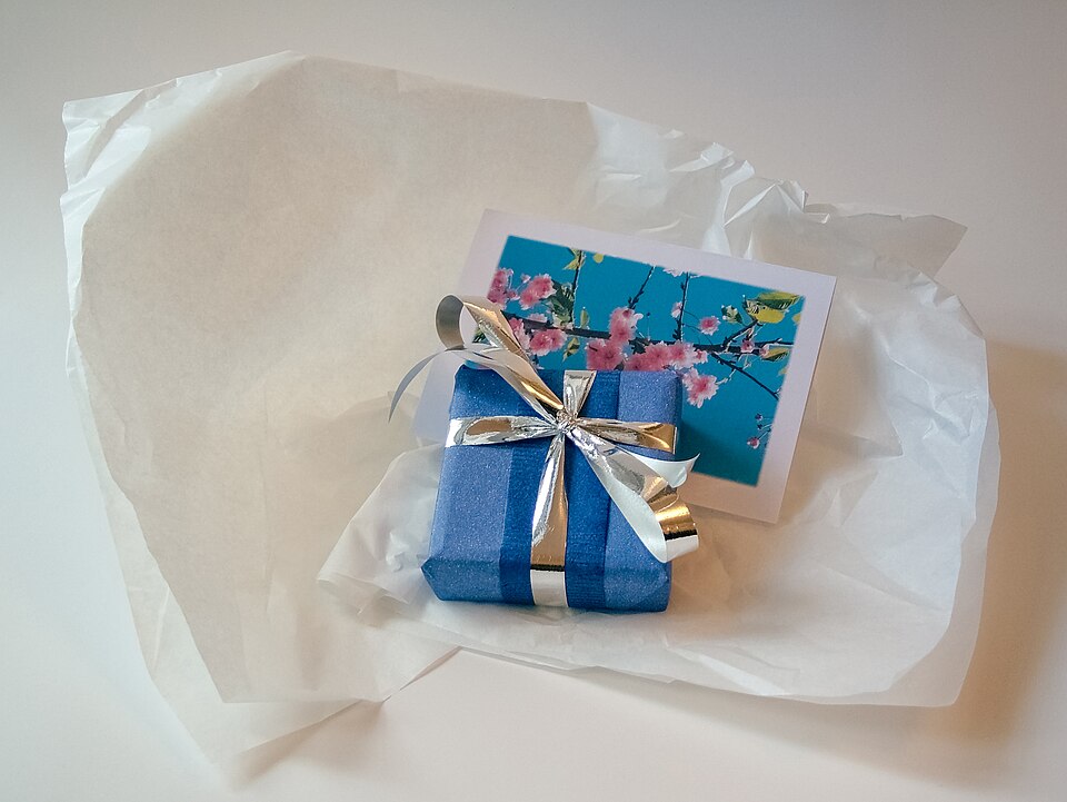 Gift wrapping in a jewellery shop 2