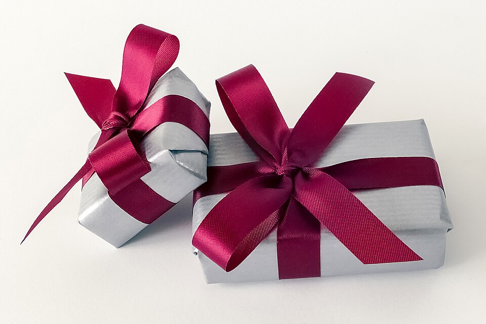 Gift wrapping in a jewellery shop 7