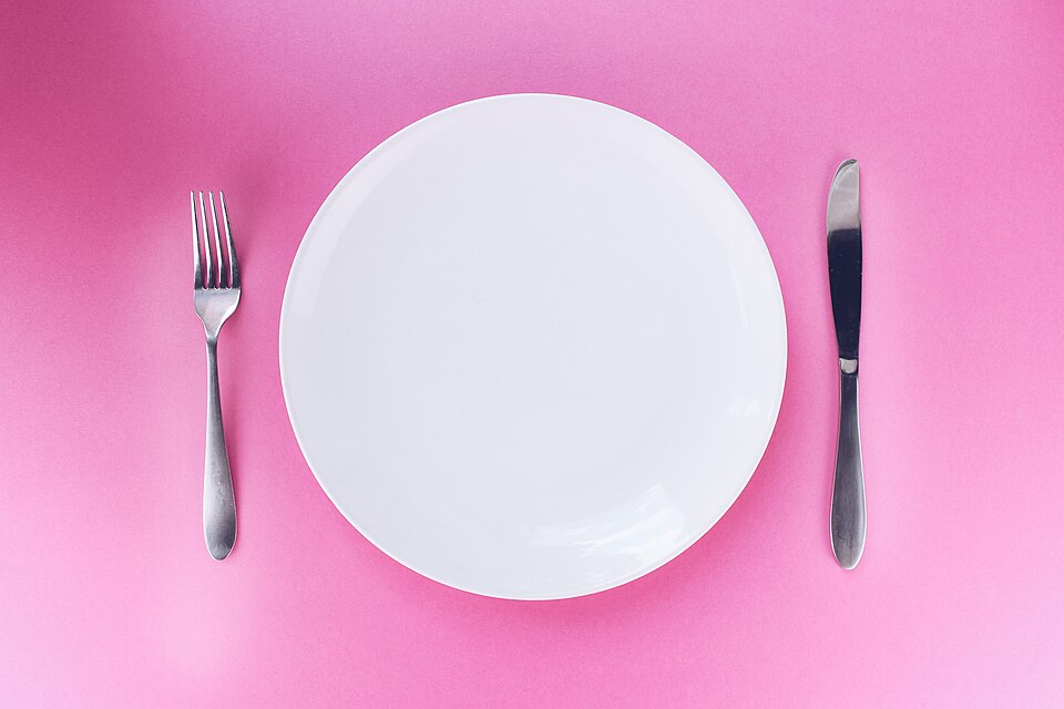 Empty table setting plate fork knife (42585288225)