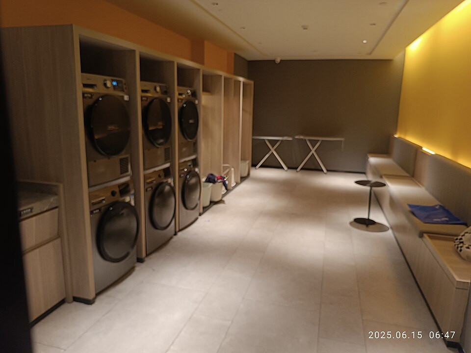 GD 廣東 Guangdong 廣州 Guangzhou Huangpu MUSTEL Hotel Knowledge City 洗衣房 room laundry machines June 2025 R12S 02