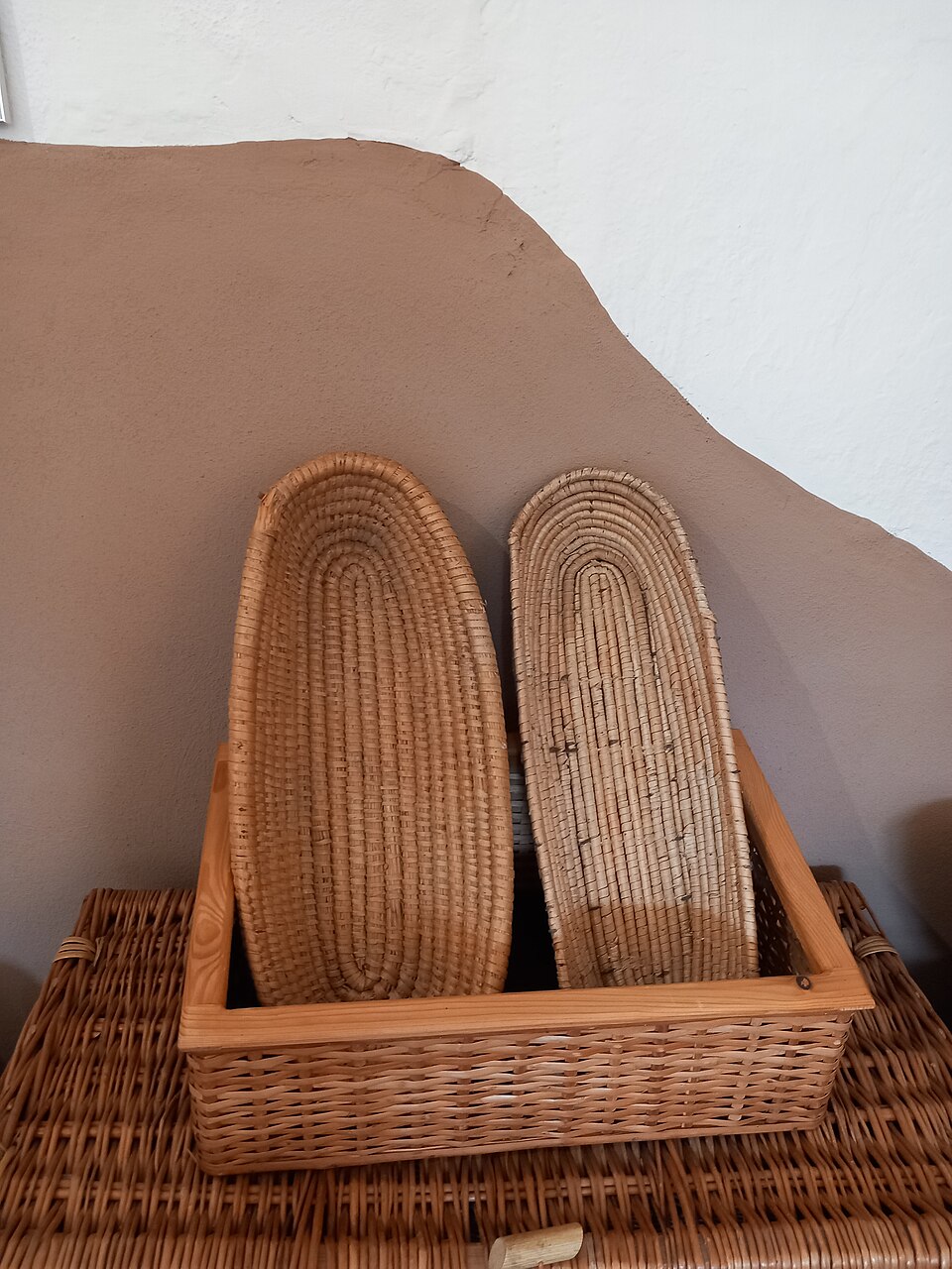 Wicker bread basket