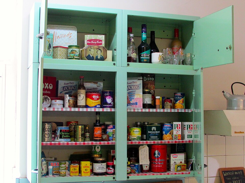 Fifties kitchen cupboard - Basildon Park, Lower Basildon, Reading, Berkshire (21911594999)