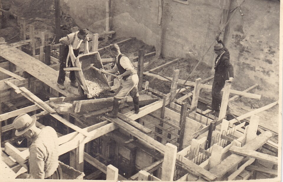 Voorschoten photo album, 1941, page 13, photo 2 (front)