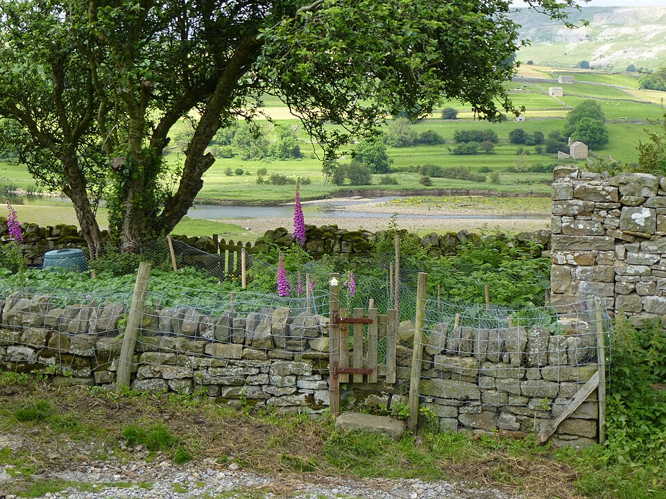 2014 footpath private garden