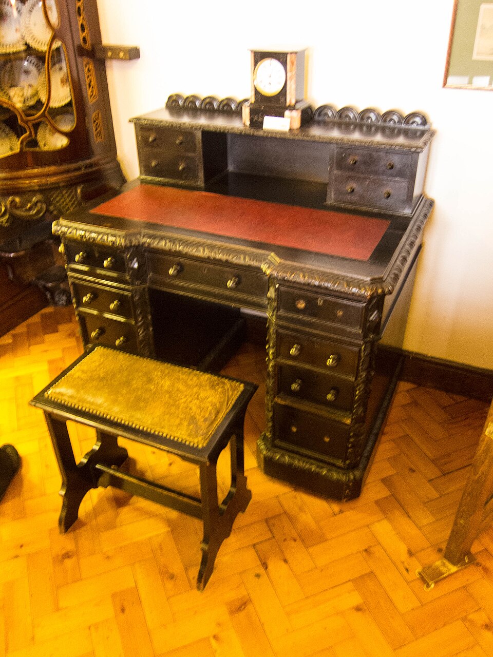Antique writing desk (23591776972)