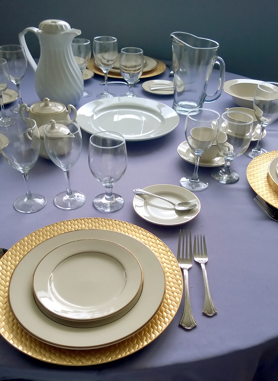 Table setting at a party store