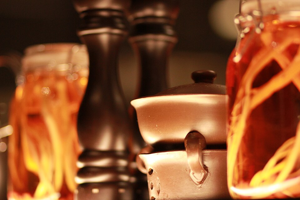 Kitchen utensils and jars with low depth of field - 2017-07-09 - 05