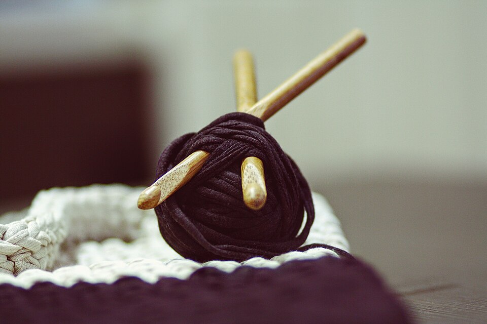Knitting needles and yarn (Unsplash)