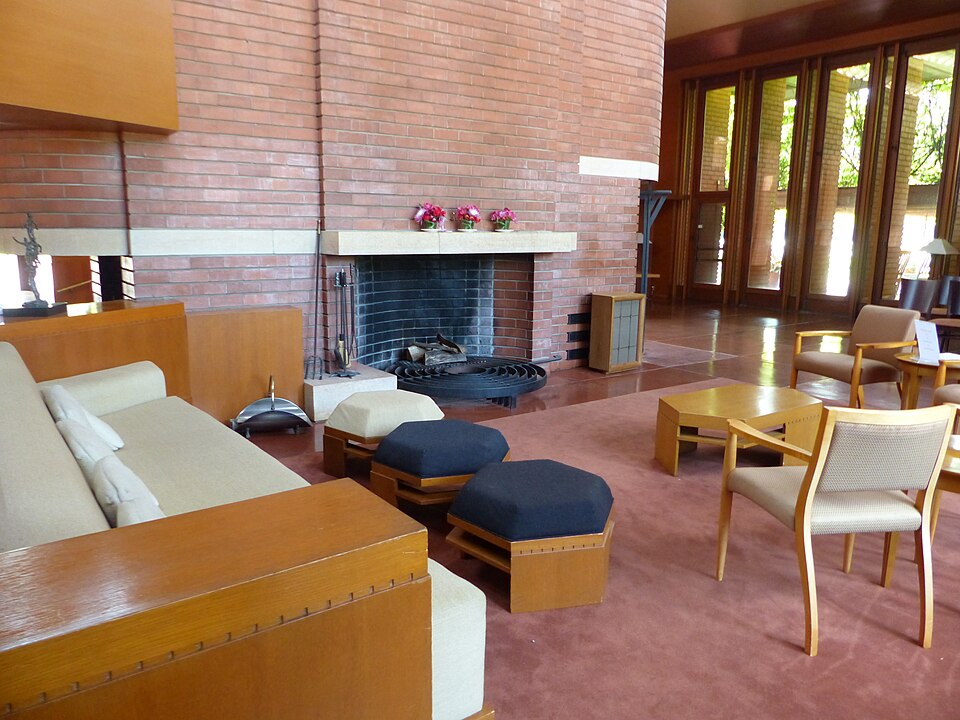 Wingspread living room 45