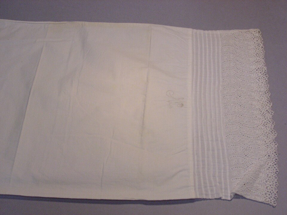 Pillowcase, set (AM 1996.72.35-1)