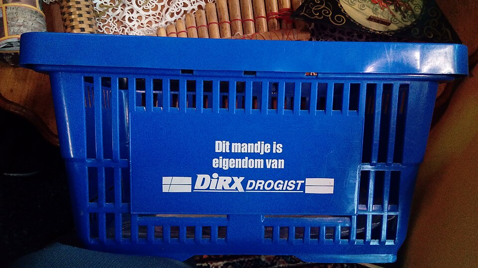 Dirx Drogist shopping basket, Blijdorp, Rotterdam (2020) 01